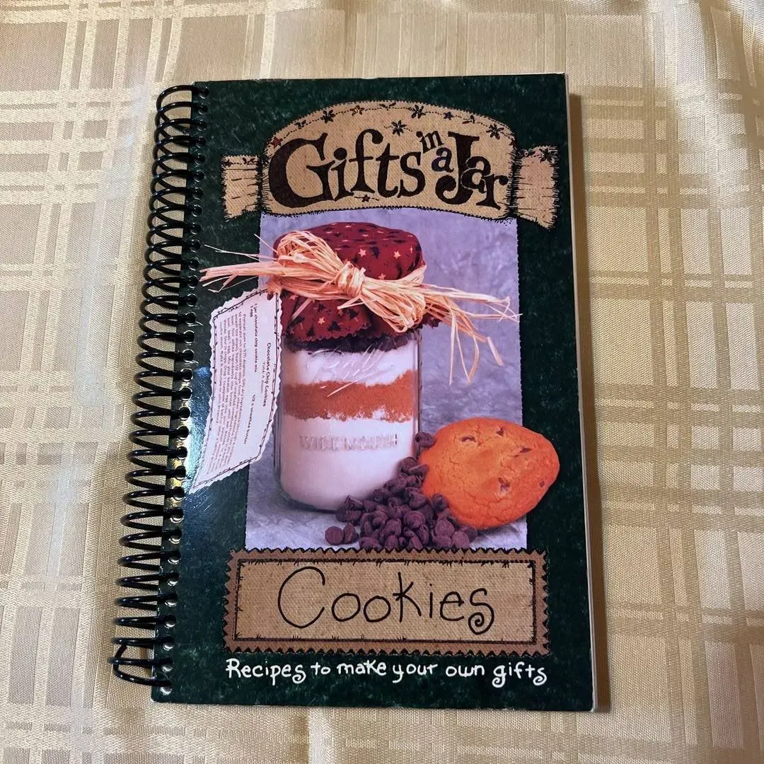 Gifts in a Jar: Recipes to Make Your Own Gifts. Cookies [Book]