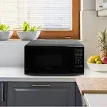 Farberware Classic 0.7 Cu. ft 700-Watt Microwave Oven - Black