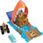 Hot Wheels Monster Trucks Arena Smashers Treasure Chomp Challenge Playset [with Tiger Shark]