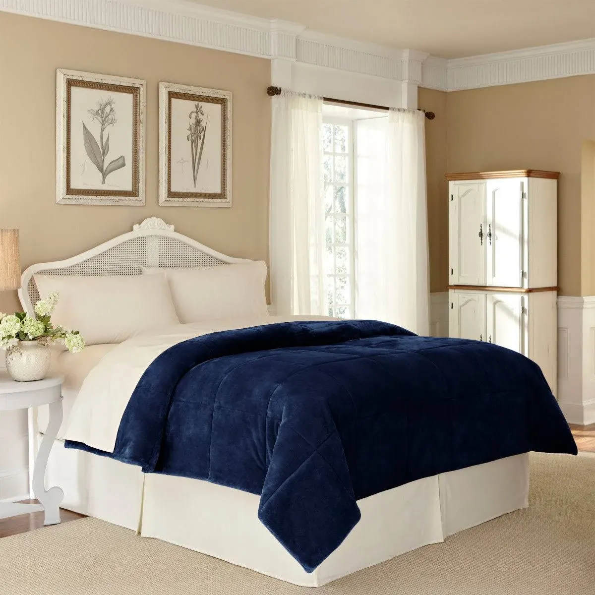 Vellux Queen Plush Lux Warm Blankets - All Season Blankets - Lightweight Quilted Blanket Full Queen Size - Ultra Soft Luxury Hotel Blanket - Box Stitched Blanket (Queen, Navy)