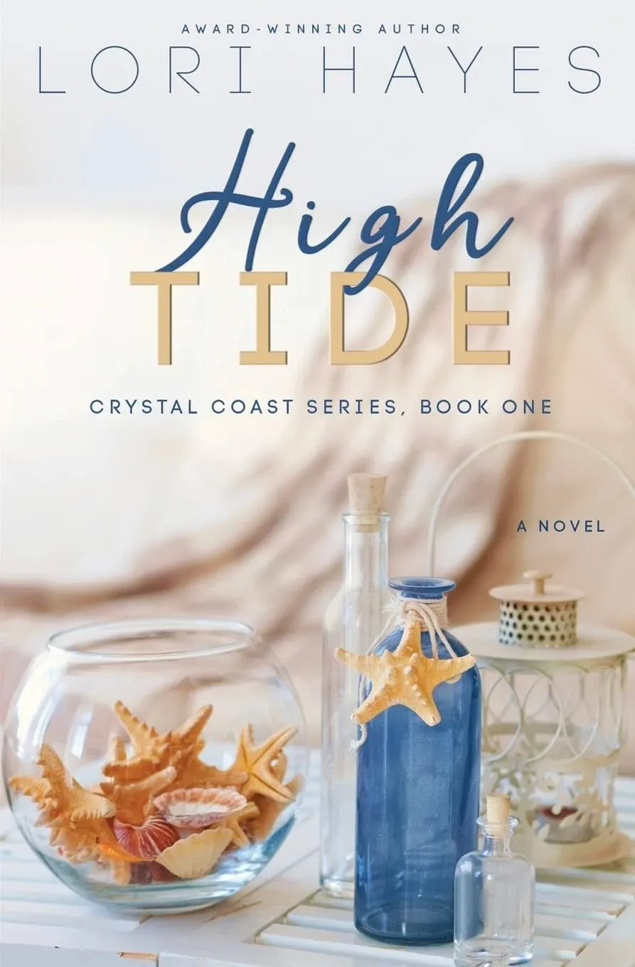 High Tide: Community Love Stories based on friendship, small-town living, and families (Crystal Coast Series)